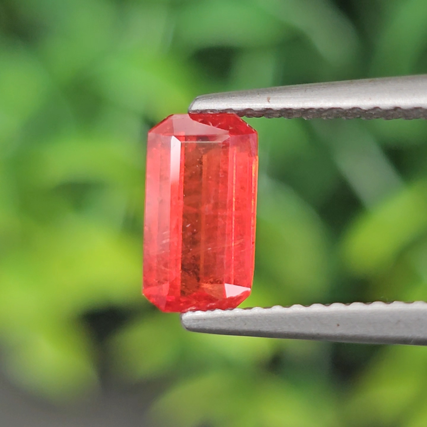 พลอย ออเรนจ์ แซฟไฟร์ Orange Sapphire 1.33 กะรัต (Cts.) พลอยแท้ อัญมณีมงคลประจําวันเกิด เครื่องประดับพลอย