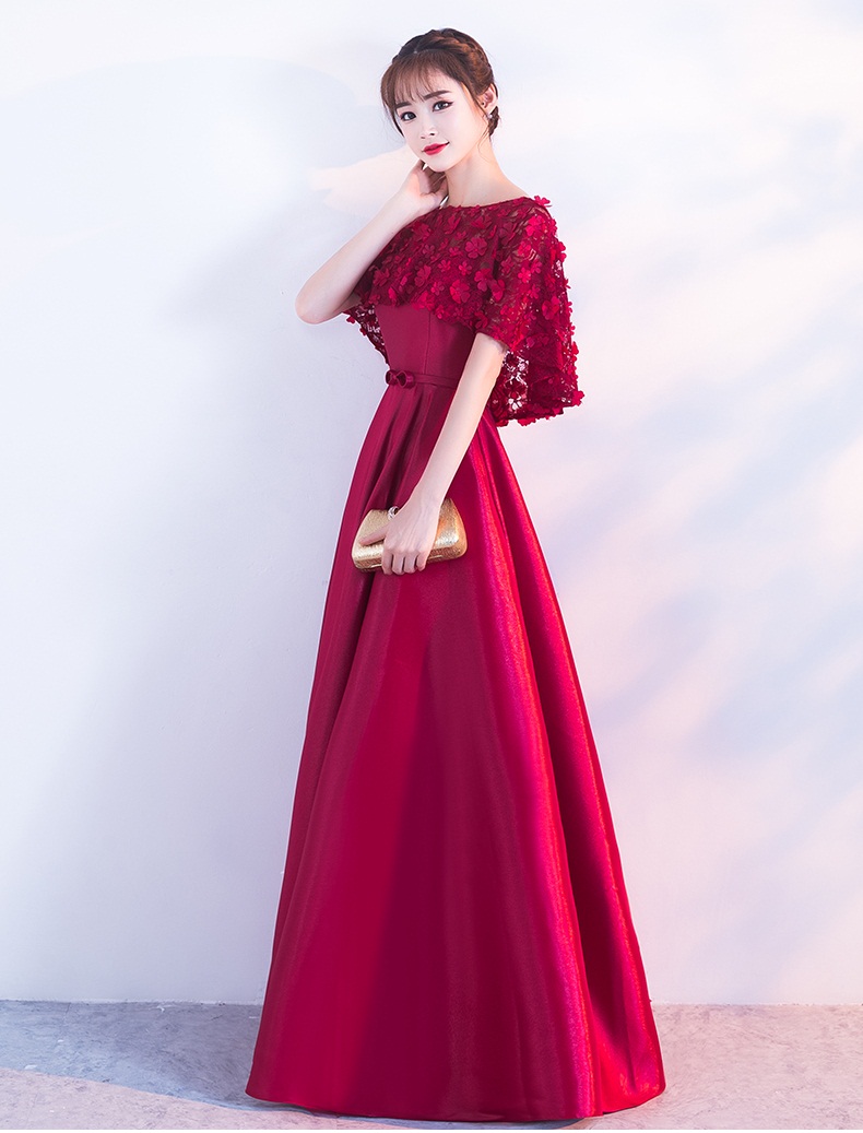 ชุดราตรียาวสายเดี่ยวพร้อมเสื้อคลุมดอกไม้สวยหรู (เชือกผูกหลัง)