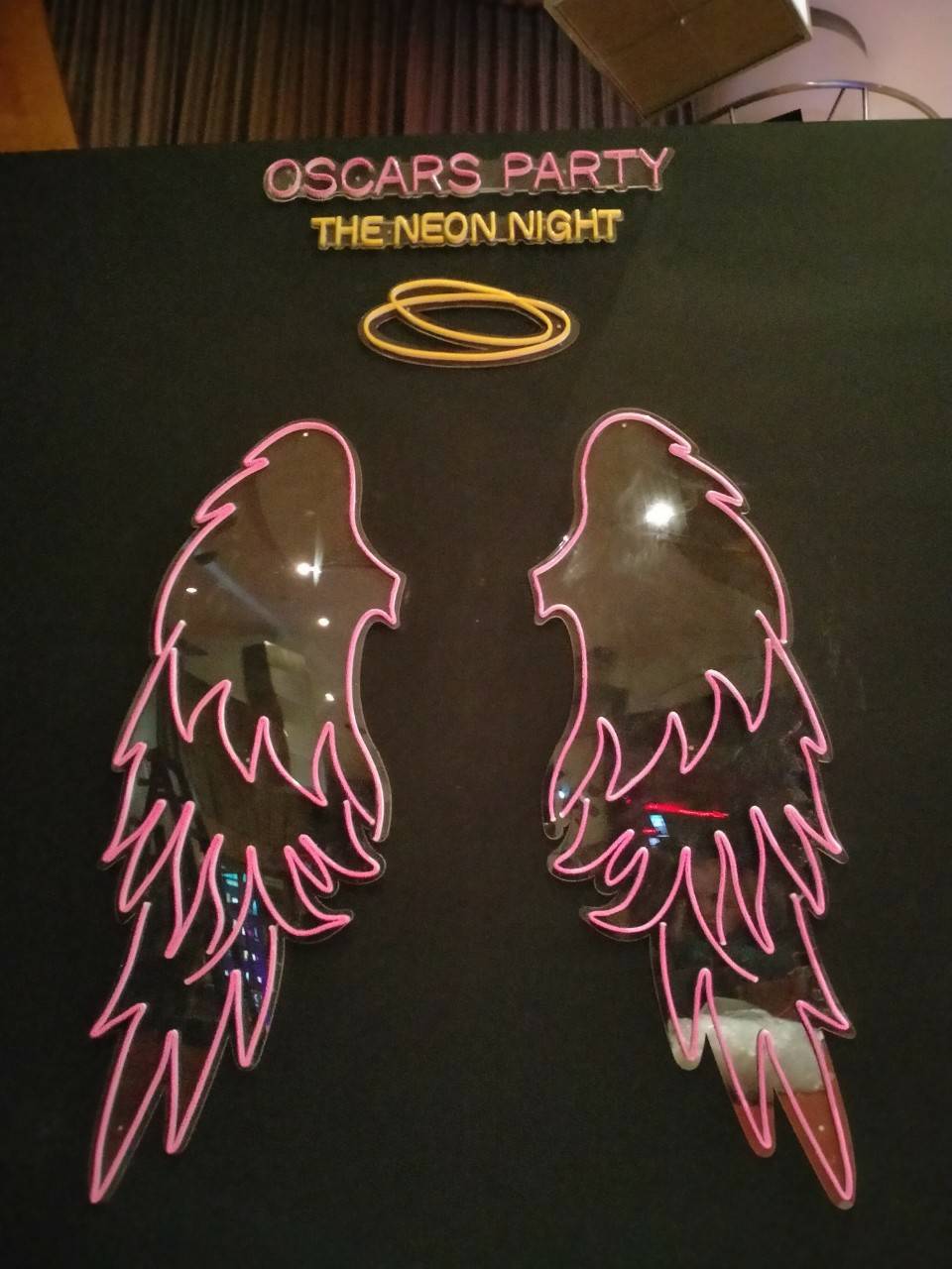 ป้ายไฟดัด - ปีกนางฟ้า งาน OSCARS PARTY THE NOEON NIGHT