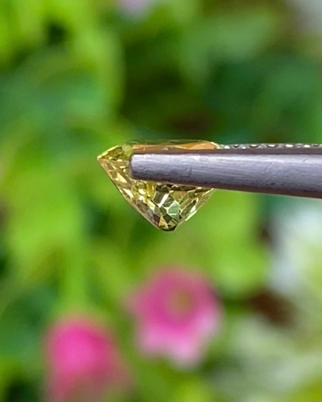 พลอย คริโซเบริล (Chrysoberyl) 1.06 กะรัต (Cts.) พลอยแท้ อัญมณีมงคลประจําวันเกิด เครื่องประดับพลอย