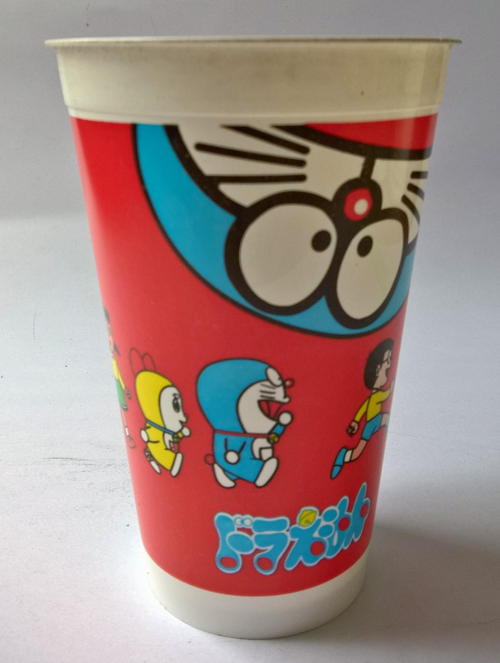 แก้วน้ำพลาสติกงานเก่า พิมพ์ลาย โดราเอม่อนและเพื่อน จากการ์ตูน เรื่อง โดราเอม่อน โดเรม่อน Doraemon and Friends ของสะสมจาก 7-11 ของเก่า โปรดตรวจสอบทุกภาพ
