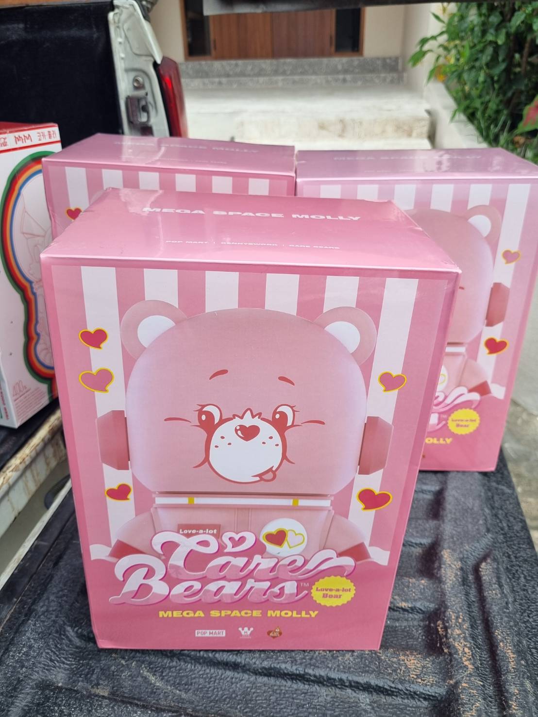 Mega Space Molly : Care bear Love a lot 💗 400%+100% ของใหม่ในซีล มี 3 ตัว ตัวละ 4299 บาท ราคานี้หาที่ไหนไม่ได้แล้ว