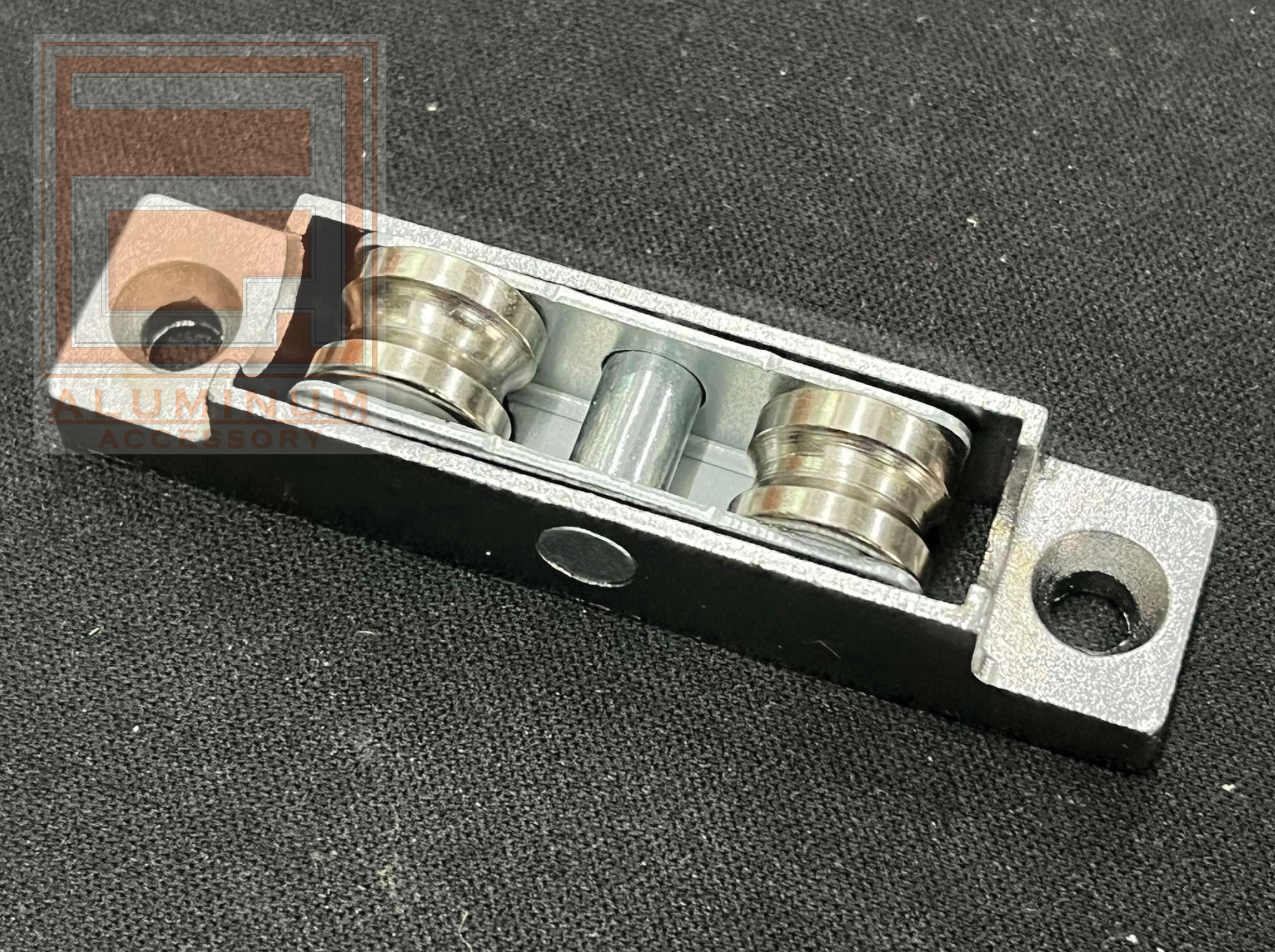 ล้อบานเลื่อน(แบบล้อคู่) ประตู หน้าต่าง สำหรับงาน UPVC สีเงิน