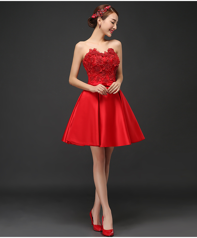 Pre-order ชุดราตรีสั้น เกาะอก สีแดง แต่งอกด้วยดอกไม้ คาดโบว์ที่เอว กระโปรงผ้าซาติน จับจีบ เซ็กซี่