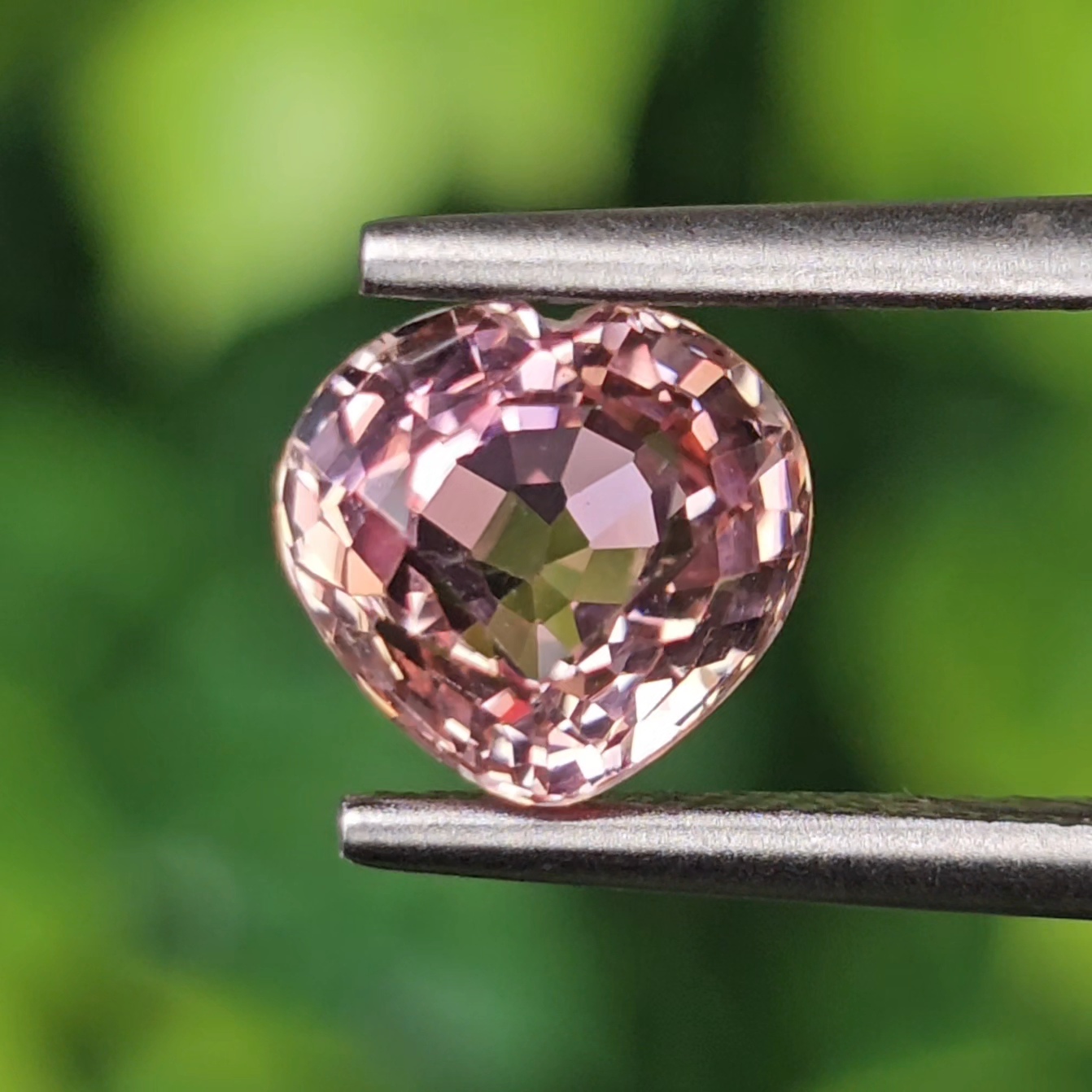 พลอย ชมพู ทัวร์มารีน ( Pink Tourmaline) 1.52 กะรัต (Cts.) อัญมณีมงคลประจําวันเกิด เครื่องประดับพลอย