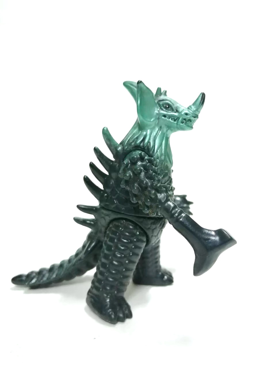 ซอฟแข็ง 3 นิ้ว สัตว์ประหลาดไทแร้นต์จากอุลตร้าแมนทาโร่ มือสองสภาพดีมีรอยบ้าง