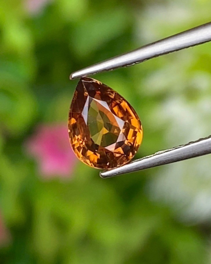 พลอย เพทาย (Zircon) 1.30 กะรัต (Cts.) พลอยแท้ อัญมณีมงคลประจําวันเกิด เครื่องประดับพลอย