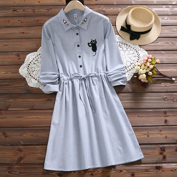 เดรสเชิ้ตแขนยาว เอวผูกจั๊ม แต่งปักแมวสไตล์วินเทจ (12315LM)