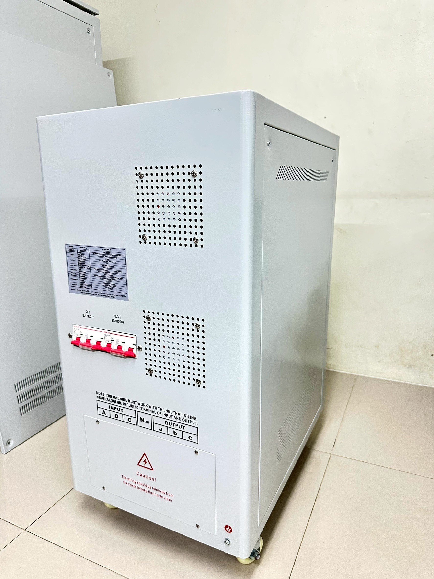 เครื่องปรับแรงดันไฟฟ้าอัตโนมัติ : SVC.100K 3P