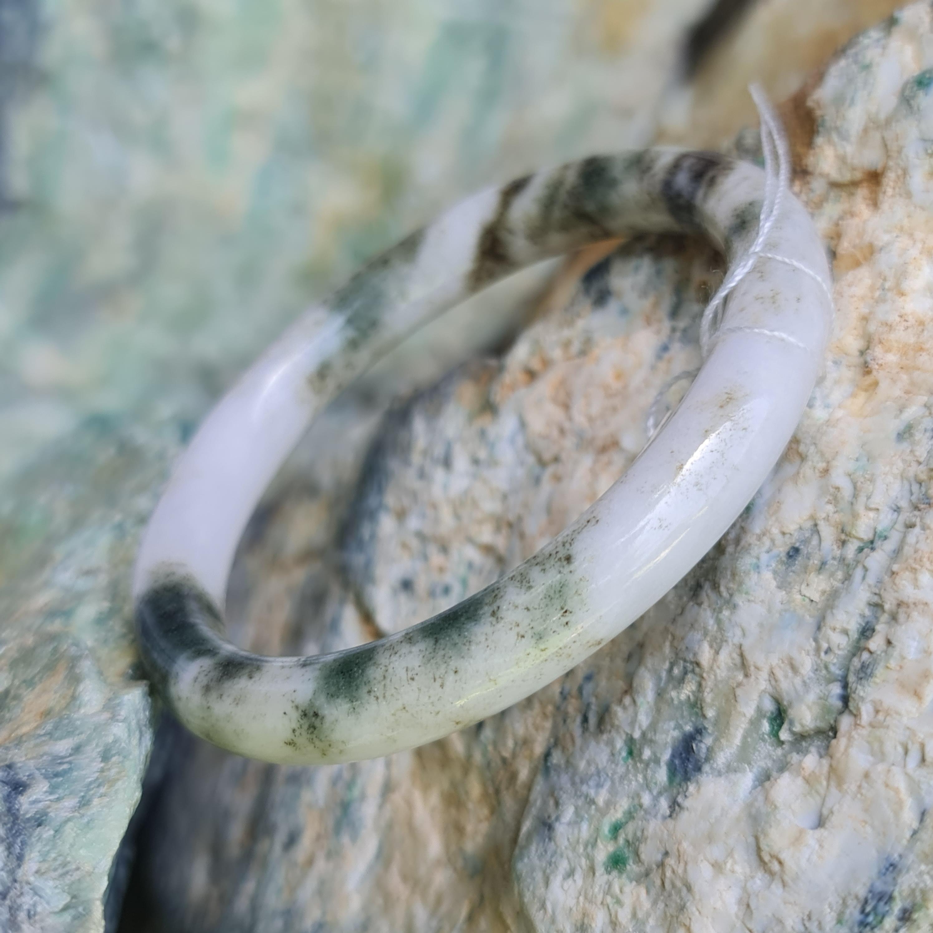 JB6711097 หยก พม่า แท้ Jade กำไลหยก 55.4 มม (Jade bracelet) พม่า (Myanmar)