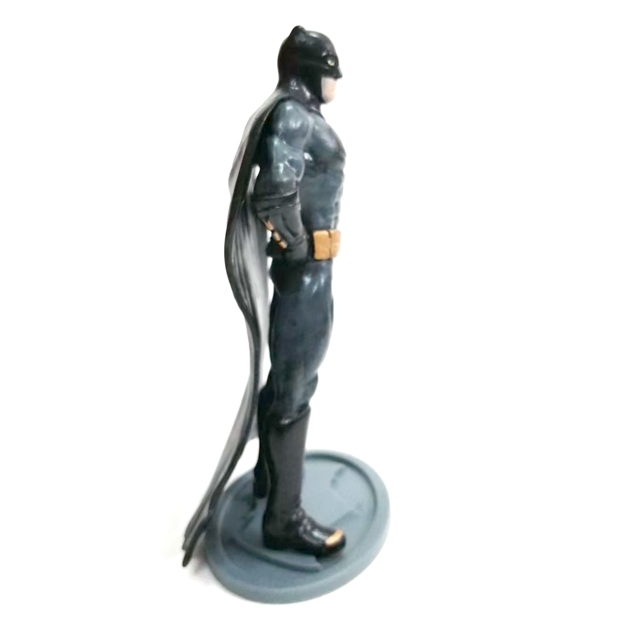 ขนาด 5 นิ้ว ฟิกเกอร์ยางตันแบทแมน เกรย์สูท พรีเมี่ยมเบอร์เกอร์คิง มีฐาน ไม่พบบ่อย มือสองมีรอยบ้างของมีตามภาพ ไม่หัก ไม่กาว มีรอยบ้าง