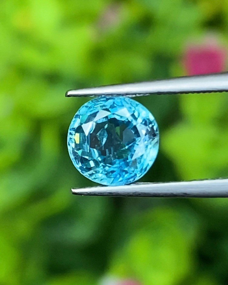 พลอย เพทาย Natural Zircon 2.12 กะรัต (Cts.) พลอยแท้อัญมณีมงคล ประจําวันเกิด เครื่องประดับพลอย