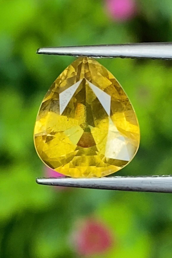 พลอย บุษราคัม Yellow Sapphire 3.09 กะรัต (Cts.) พลอยแท้ อัญมณีมงคลประจําวันเกิด เครื่องประดับพลอย