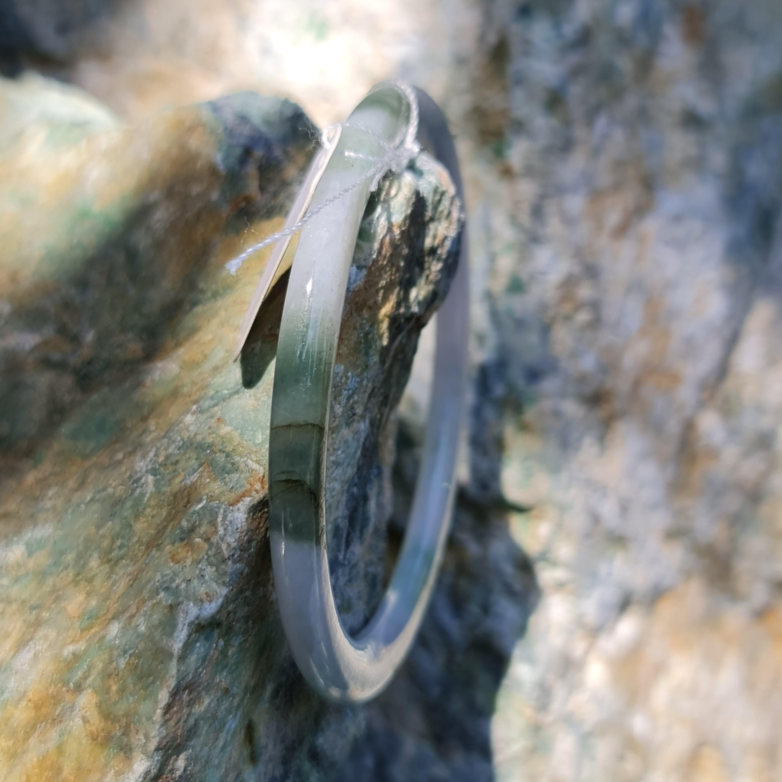 JB6711043 หยก พม่า แท้ Jade กำไลหยก 56.1 มม. (Jadeite bracelet) พม่า (Myanmar)