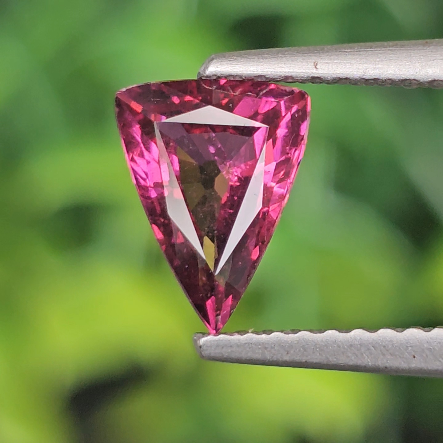 พลอย อุมบาไลต์ การ์เน็ต Umbalite Garnet 1.10 กะรัต (Cts.) ดิบ Unheated ลอยแท้ อัญมณีมงคลประจําวันเกิด เครื่องประดับพลอย