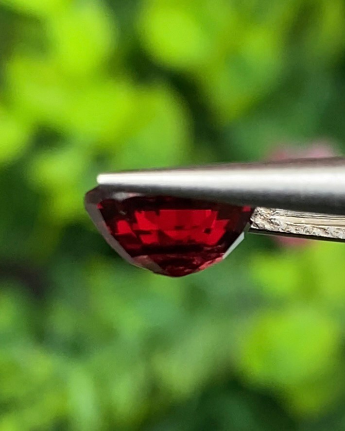 พลอย โรโดไลต์ กาเน็ท Rhodolite Garnet 2.25 กะรัต Cts.พลอยแท้ อัญมณีมงคลประจําวันเกิด เครื่องประดับพลอย