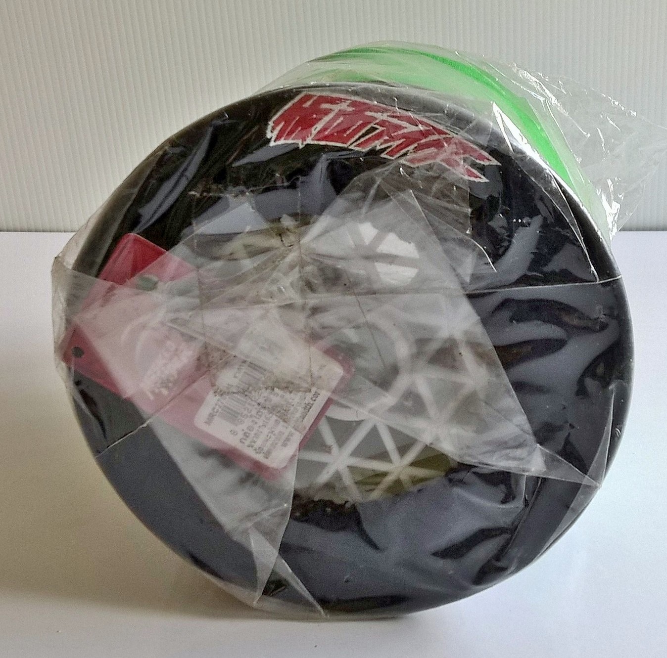 ขายกลอ่งใส่ทิชชู่แบบกลม ลายไอ้มดแดง Masked Rider ของแท้ สีเขียว ดำ ถุงชำรุดบริเวณด้านบน ตามภาพ