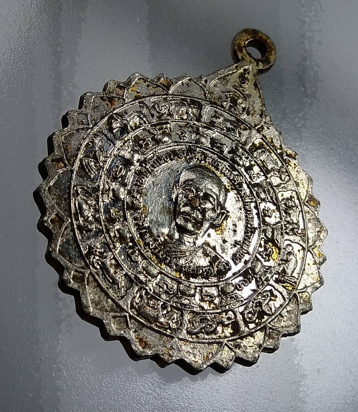 A1497 เหรียญกรมหลวงชุมพร หลังหลวงพ่อสำเนียง วัดเวฬุวนาราม จ.นครปฐม ปี2525