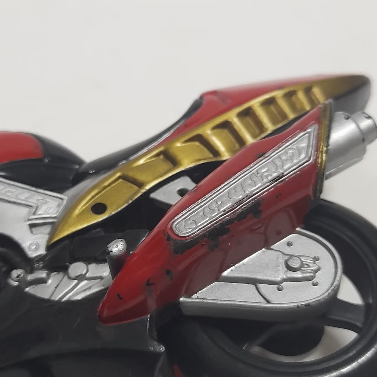 รถมอเตอร์ไซด์ แมชชีนทอเนเดอร์ ของไรเดอร์ อากิโตะ มีเฉพาะรถ มือสองสภาพดี มีรอยบ้าง ขนาดตามรูป ขาตั้งพับตั้งได้