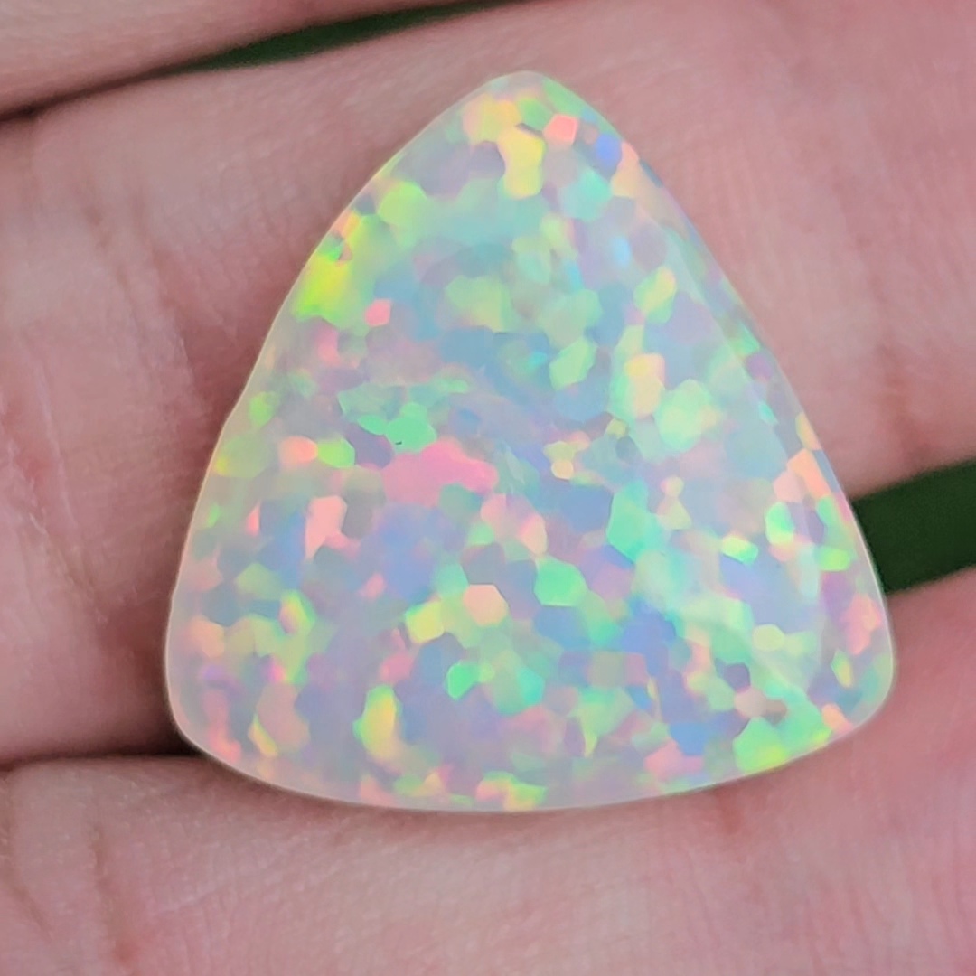 พลอย ไวท์ โอปอล White Opal 13.51 กะรัต (Cts.) พลอยแท้ อัญมณีมงคลประจําวันเกิด เครื่องประดับพลอย