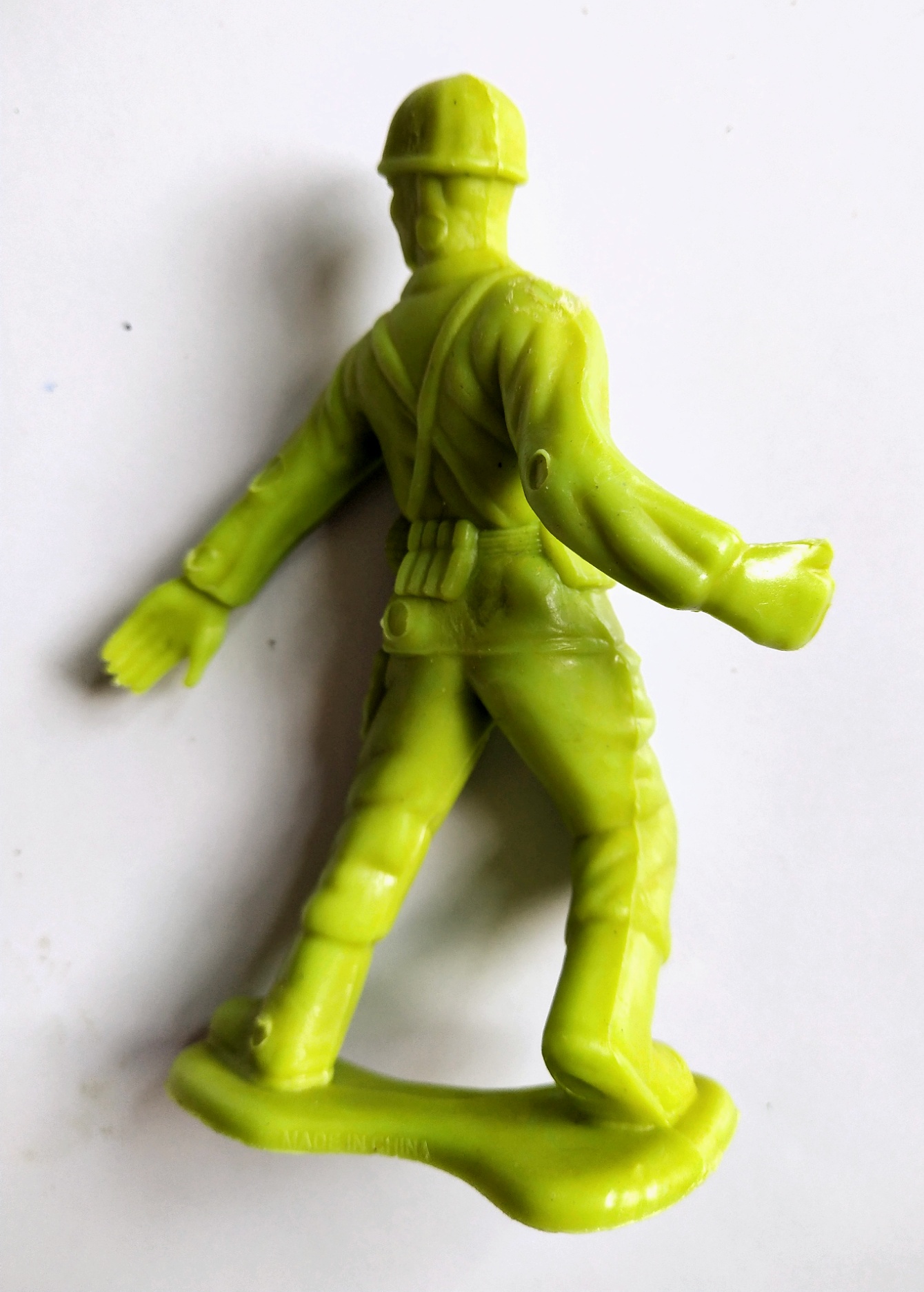 ของสะสม โมเดลพลาสติก ตุ๊กตาทหารยืนทำท่าปาระเบิด สีเขียวอ่อน จาก Greenerier International Inc.