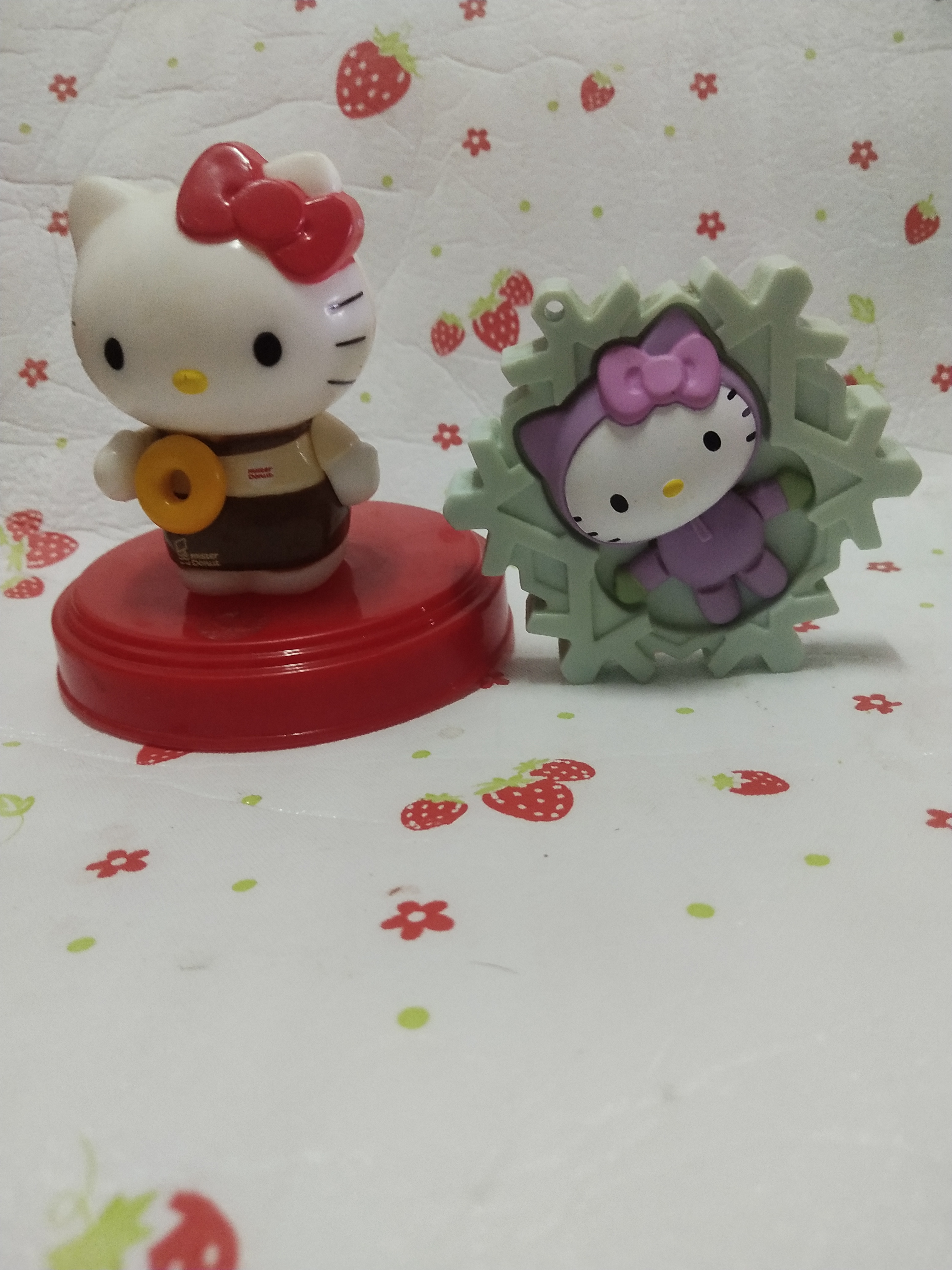 มีหลายภาพของสะสม จากแมคโดนัล และ มิสเตอร์โดนัท Hello Kitty คิตตี้ กรุณาเลือกแบบ ( ราคาตัวละ)