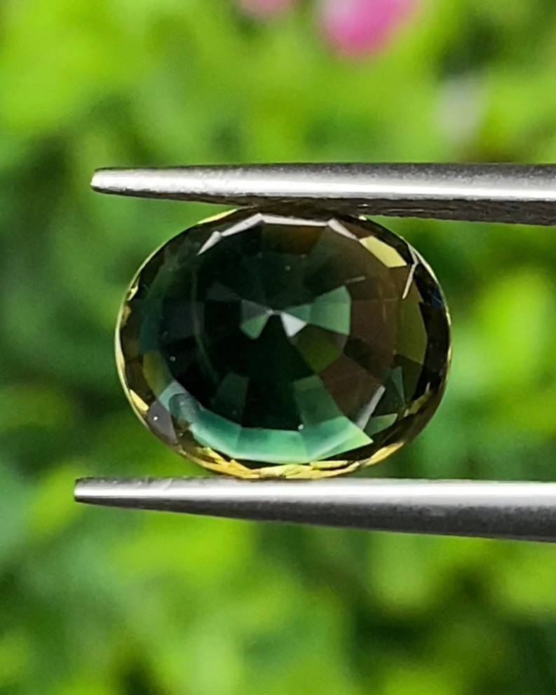 พลอย แซฟไฟร์ 2 สี Bi-Color Sapphire 5.59 กะรัต (Cts.) พร้อมใบเซอร์ พลอยแท้ อัญมณีมงคลประจําวันเกิด เครื่องประดับพลอย