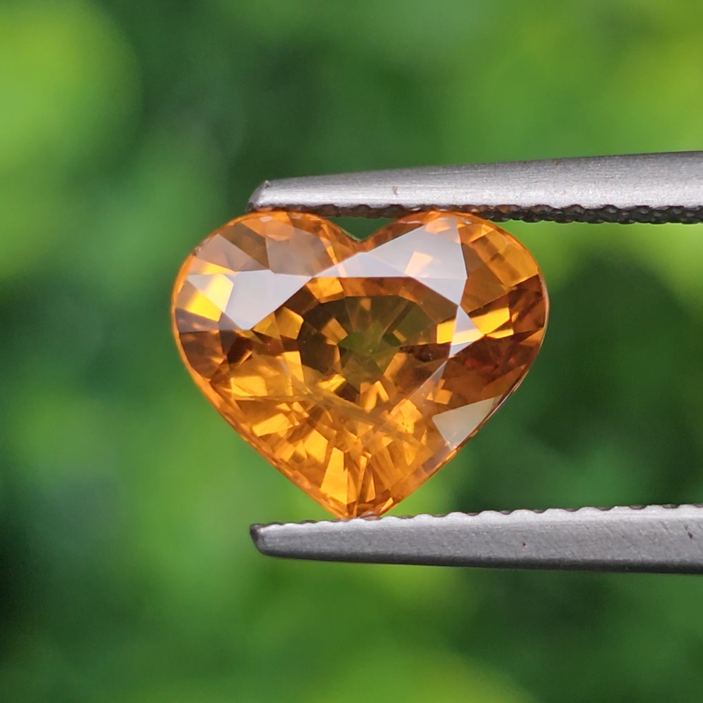 พลอย บุษราคัม Yellow Sapphire 3.29 กะรัต (Cts.) พลอยแท้ อัญมณีมงคลประจําวันเกิด เครื่องประดับพลอย