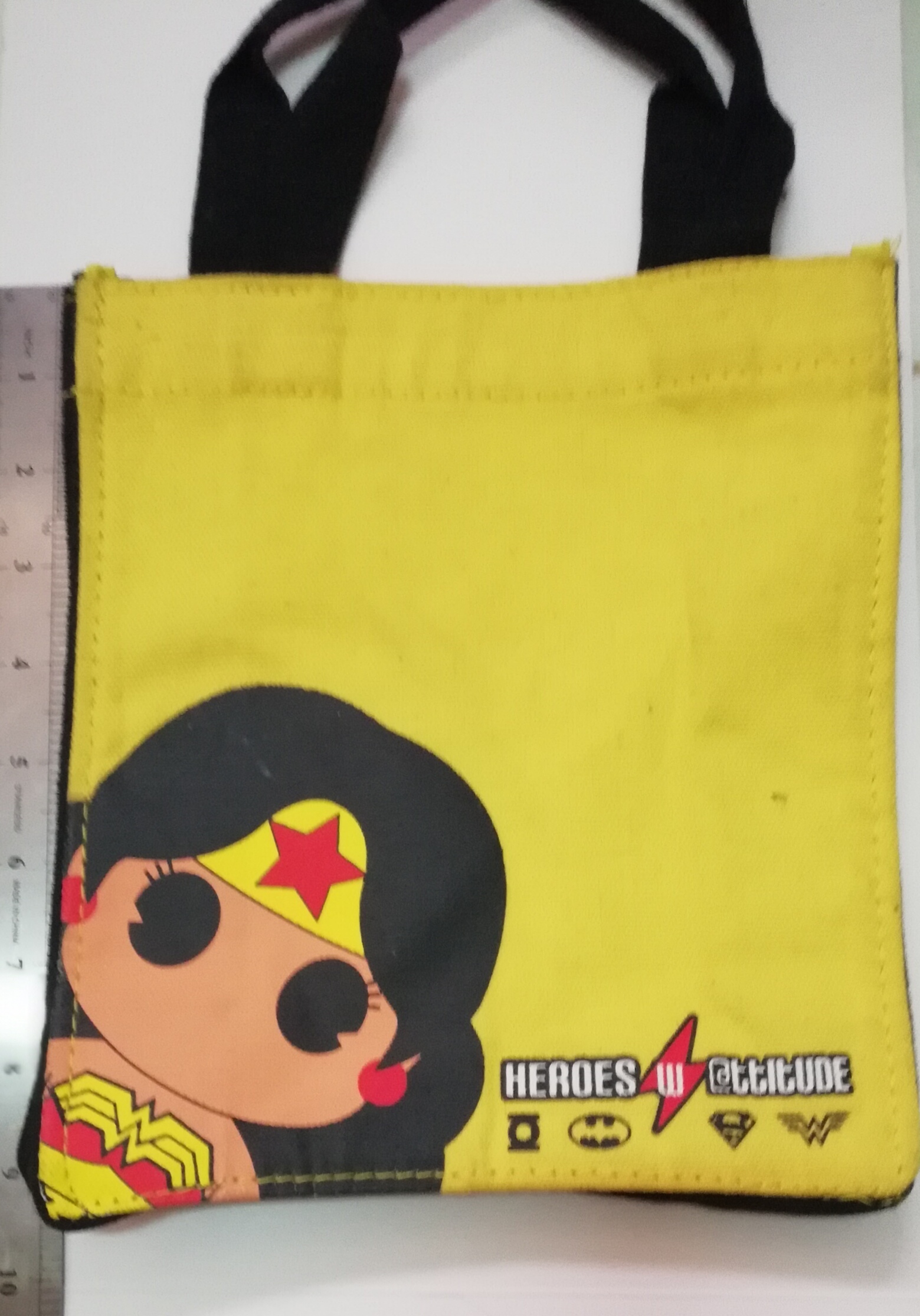 ของสะสม กระเป๋าผ้าวันเดอร์วูแม่น Wonder Woman ของสะสมเก่าจาก เทสโก้โลตัส **สภาพสะสม แกะแพ็ค มีรอยเปื้อนเล็กน้อยตามภาพ