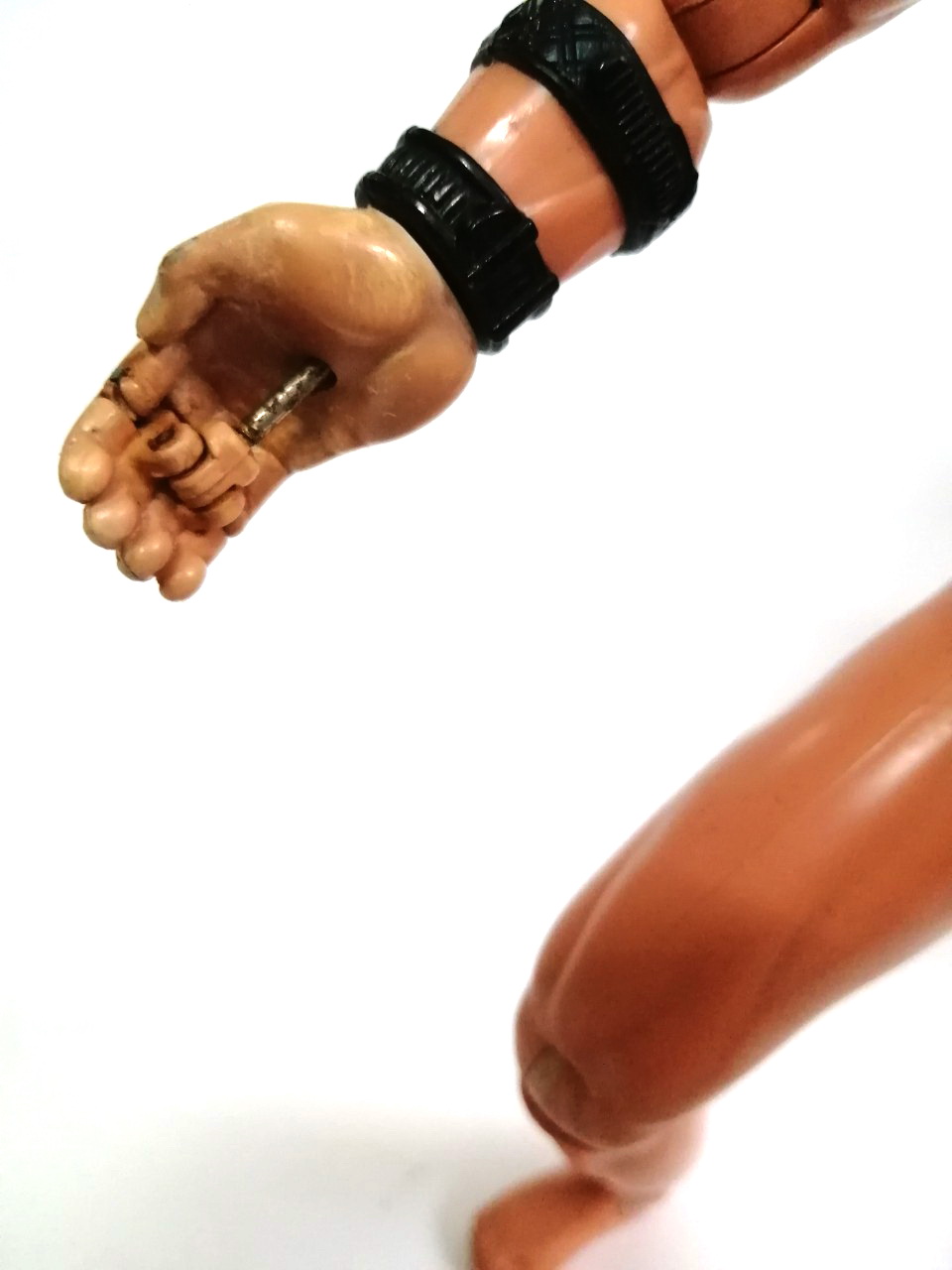 ตุ๊กตาผู้ชายทหารสำหรับใส่ชุดผ้า แอคชั่นฟิคเกอร์ Action Man Van Hasbro 1996 ,Met Schethand _Military Pak ขนาด30 ซม. งานของ HASBRO ขยับข้อต่อได้ทุกส่วน ส่วนมือขวามีสปริงกดแล้วขยับนิ้วมือได้ **สีมีตำหนิ ตามภาพ ข้อต่อยังแน่นแข็งแรง แอคชั่นโพสได้ไม่มีหลวม งานเ