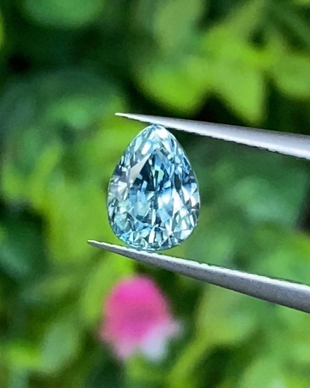 พลอย เพทาย (Zircon) 2.52 กะรัต (Cts.) พลอยแท้ อัญมณีมงคลประจําวันเกิด เครื่องประดับพลอย