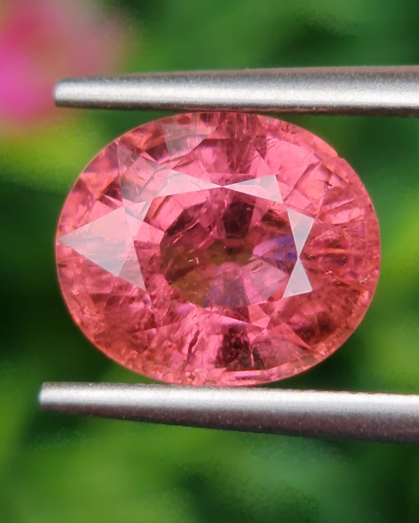 พลอย ชมพู พิ้งค์ ทัวร์มารีน (Pink Tourmaline) 4.06 กะรัต (Cts.) อัญมณีมงคลประจําวันเกิด เครื่องประดับพลอย