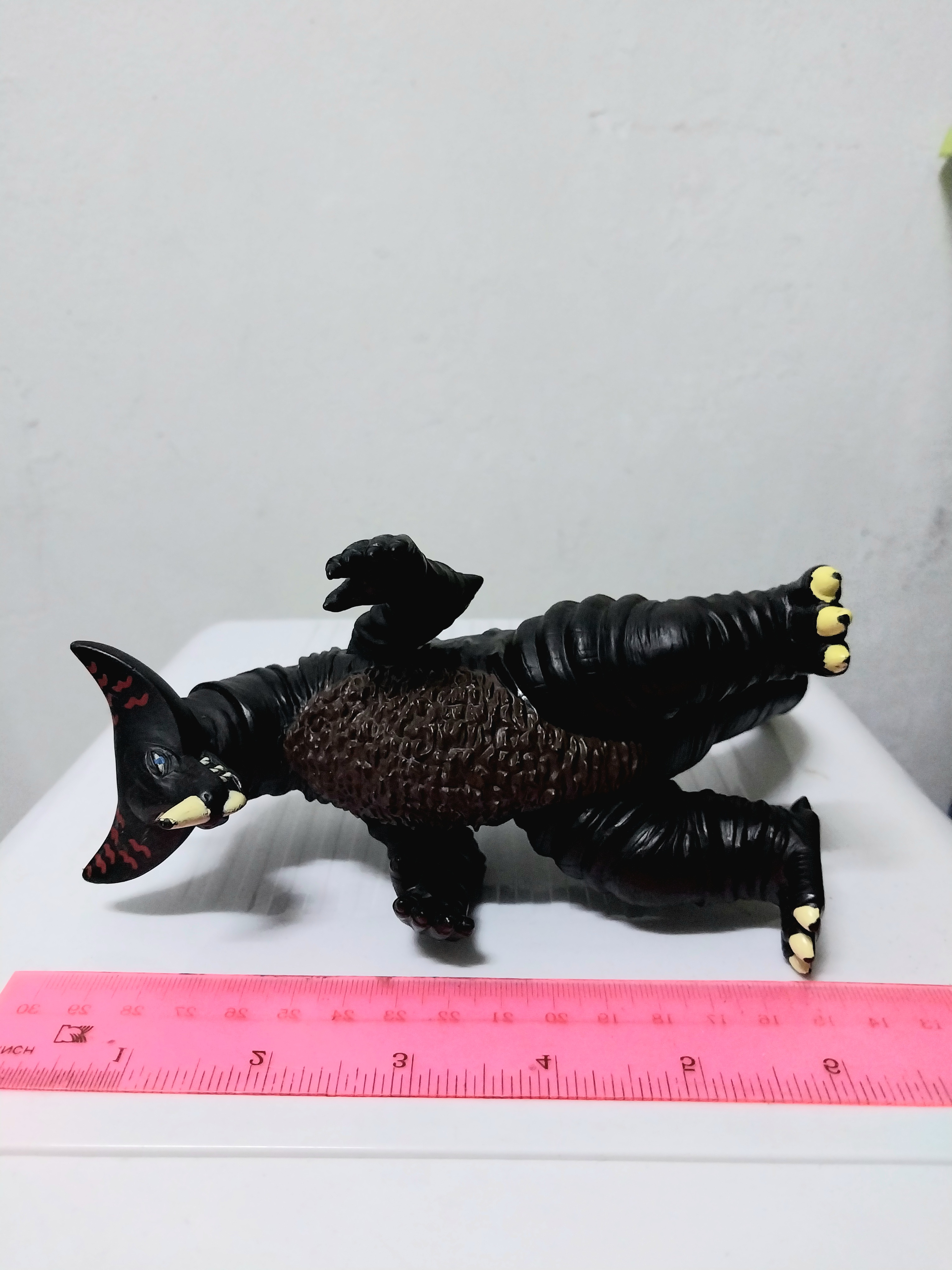 มีรอยสีลอกที่จมูก มีหลายภาพ งาน Bandai Japan ซอฟ6" สัตว์ประหลาดโกโมร่า