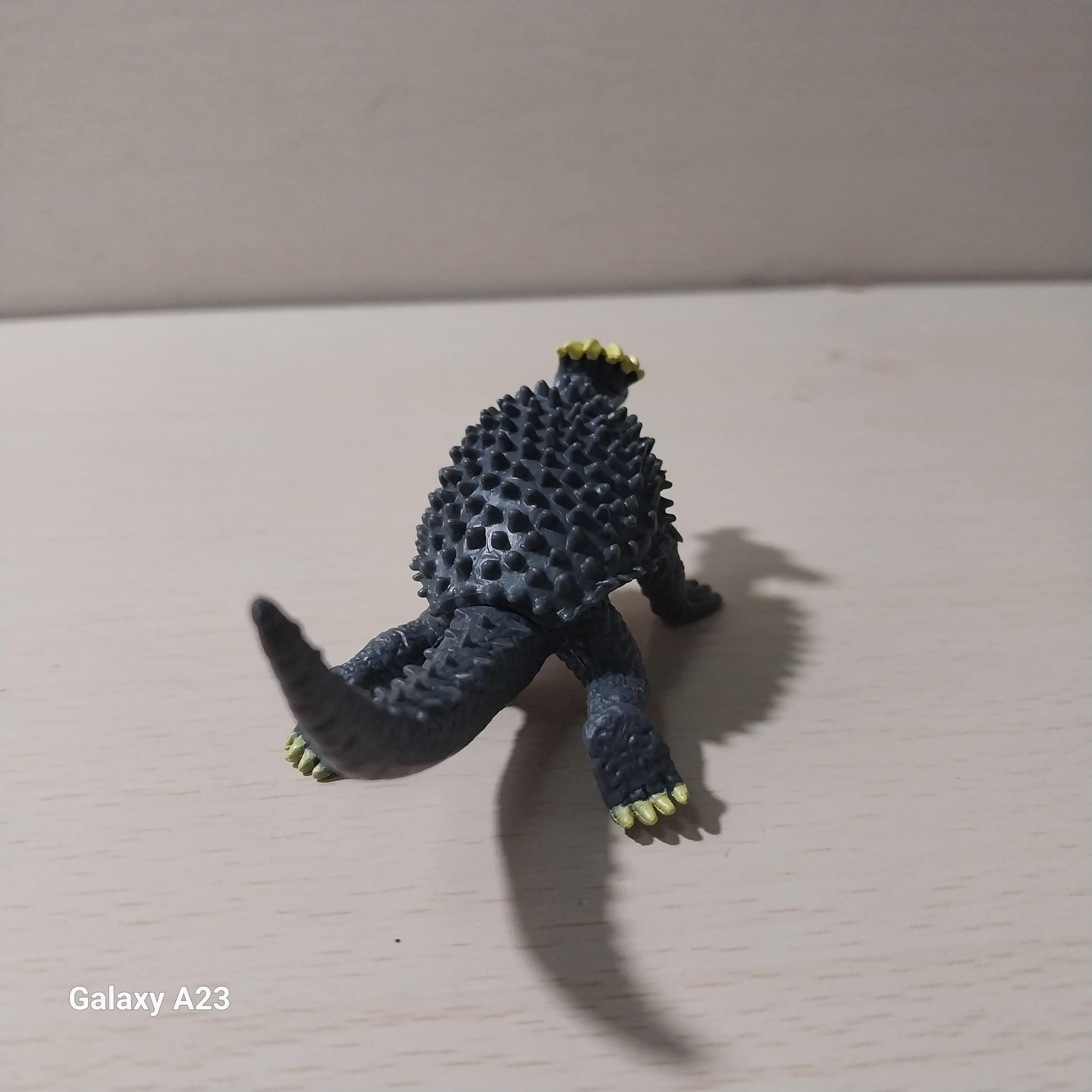 มือ2 มีหลายภาพ,กาชาปอง ยางตัน ขนาด 3 นิ้ว สัตว์ประหลาด แองกีรัส สภาพดี มีรอยบ้าง