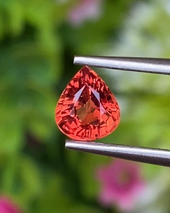 พลอย ออเรนจ์ แซฟไฟร์ Orange Sapphire 0.99 กะรัต (Cts.) พลอยแท้ อัญมณีมงคลประจําวันเกิด เครื่องประดับพลอย