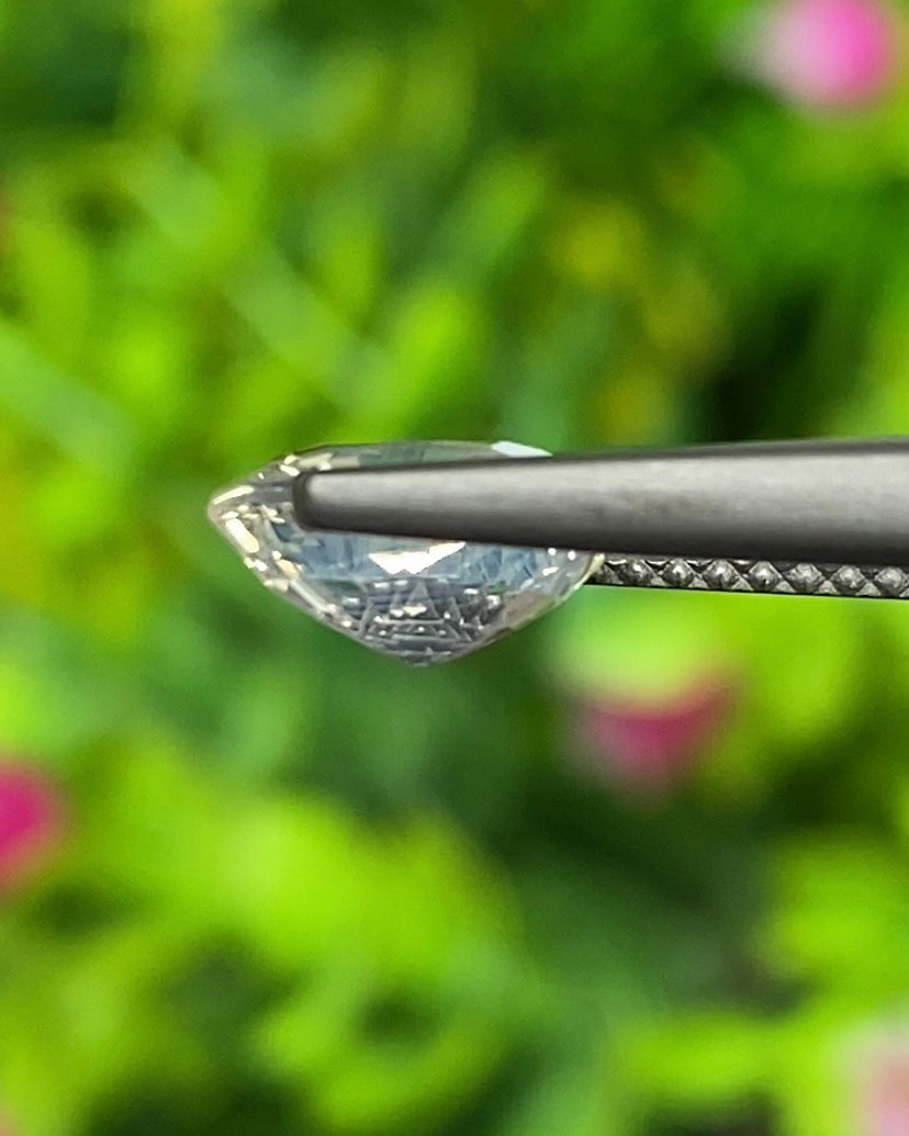 พลอย ขาว ไวท์ แซฟไฟร์ White Sapphire 2.08 กะรัต (Cts.) พลอยแท้ อัญมณีมงคลประจําวันเกิด เครื่องประดับพลอย