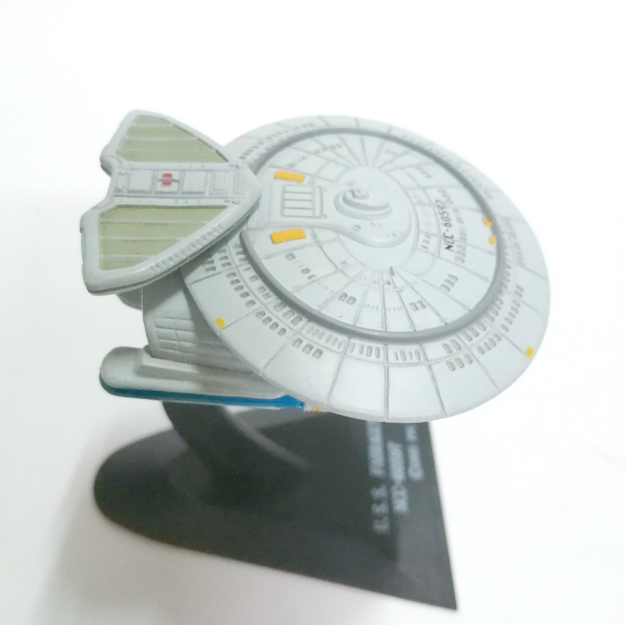 ของสะสม ยาน USS FARRAGUT NCC 60597 ขนาดยาวราว 4 นิ้ว ถอดได้บางชิ้น พร้อมฐาน งานเก่าเก็บ