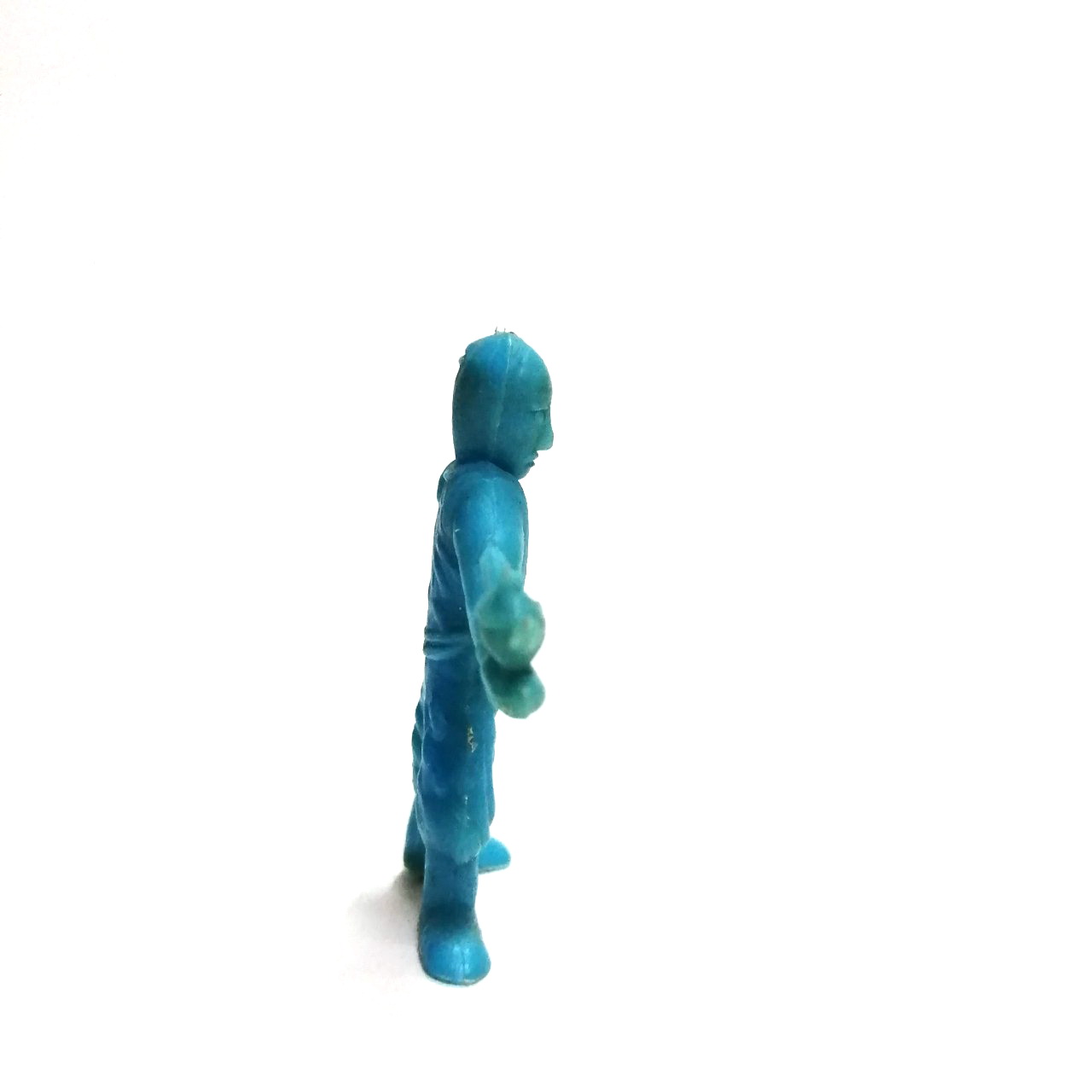 ตุ๊กตุ่น แอนท์ อาละดินกับตะเกียงวิเศษ รุ่นแถมจากถุงถั่วรุ่นเก่า ราวปี 2518 สูงราว 2 นิ้ว สภาพดี สีฟ้าขุ่น ไม่หักไม่กาว