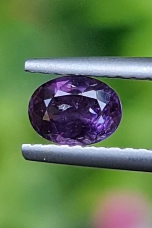 พลอย เพอเพิล แซฟไฟร์ สีม่วง Purple Sapphire ดิบ Unheated 0.63 กะรัต (Cts.) พลอยแท้ อัญมณีมงคลประจําวันเกิด เครื่องประดับพลอย