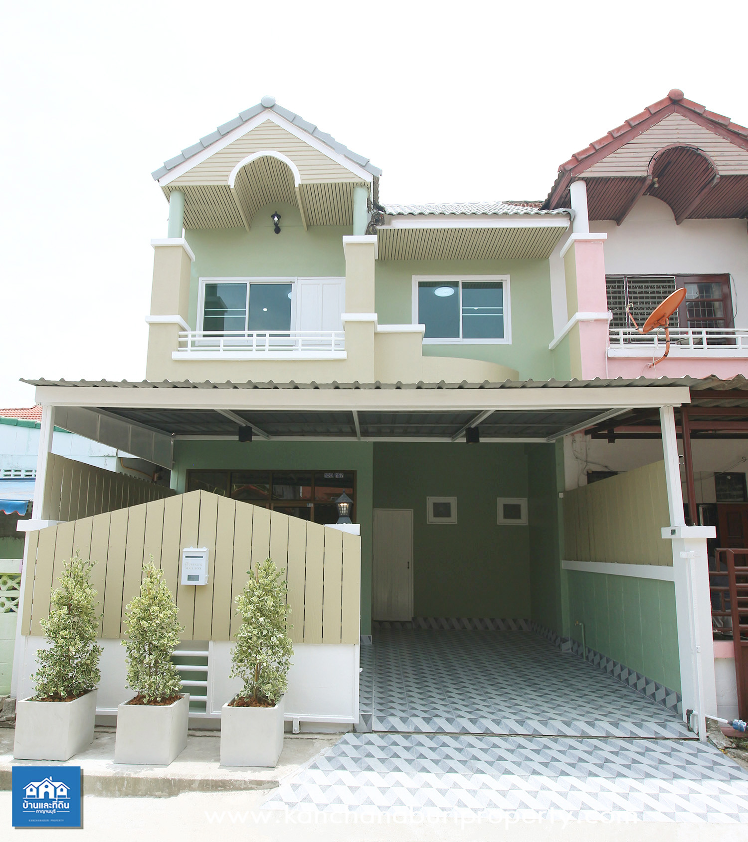 ทาวน์เฮ้าส์สองชั้นพร้อมอยู่ใกล้โรบินสัน