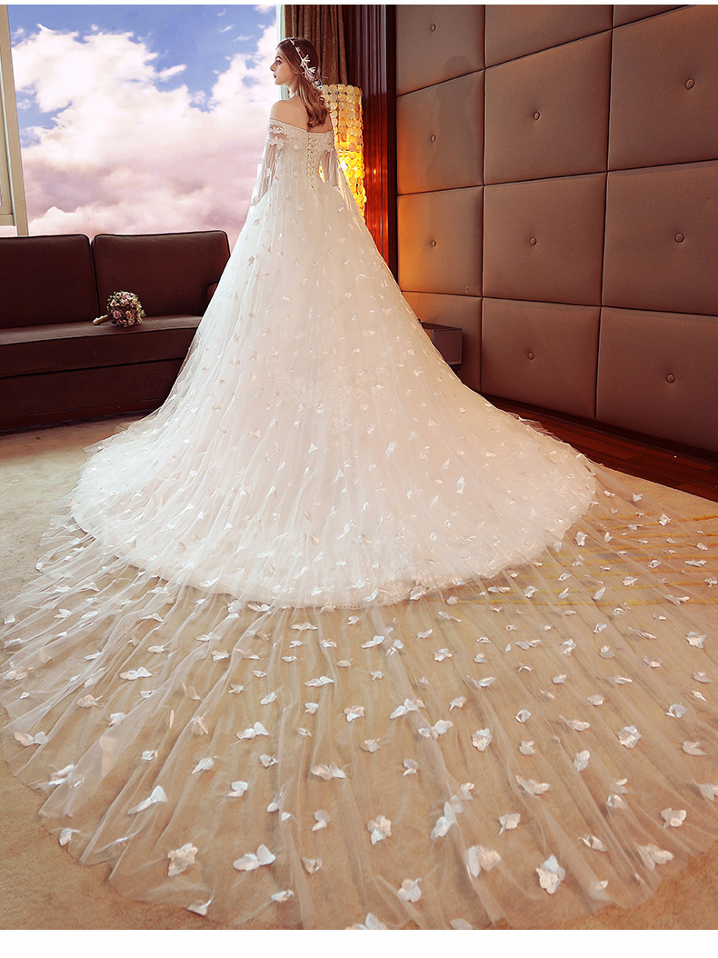 ชุดแต่งงาน ไหล่ปาด หางยาว เชือกผูกหลัง