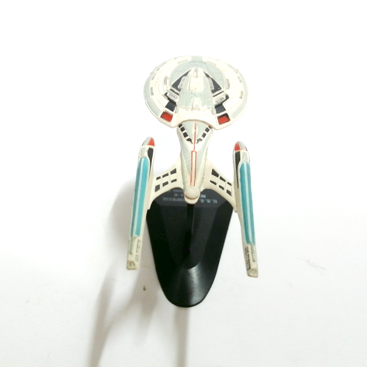 ของสะสม ยาน uss Enterprise NCC 1701 E ขนาดยาวราว 6 นิ้ว ถอดได้บางชิ้น พร้อมฐาน งานเก่าเก็บ