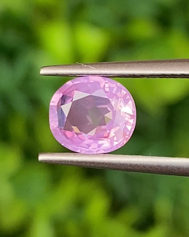 พลอย ชมพู พิ้ง แซฟไฟร์ Pink Sapphire 1.47 กะรัต (Cts.) พลอยแท้ อัญมณีมงคลประจําวันเกิด เครื่องประดับพลอย
