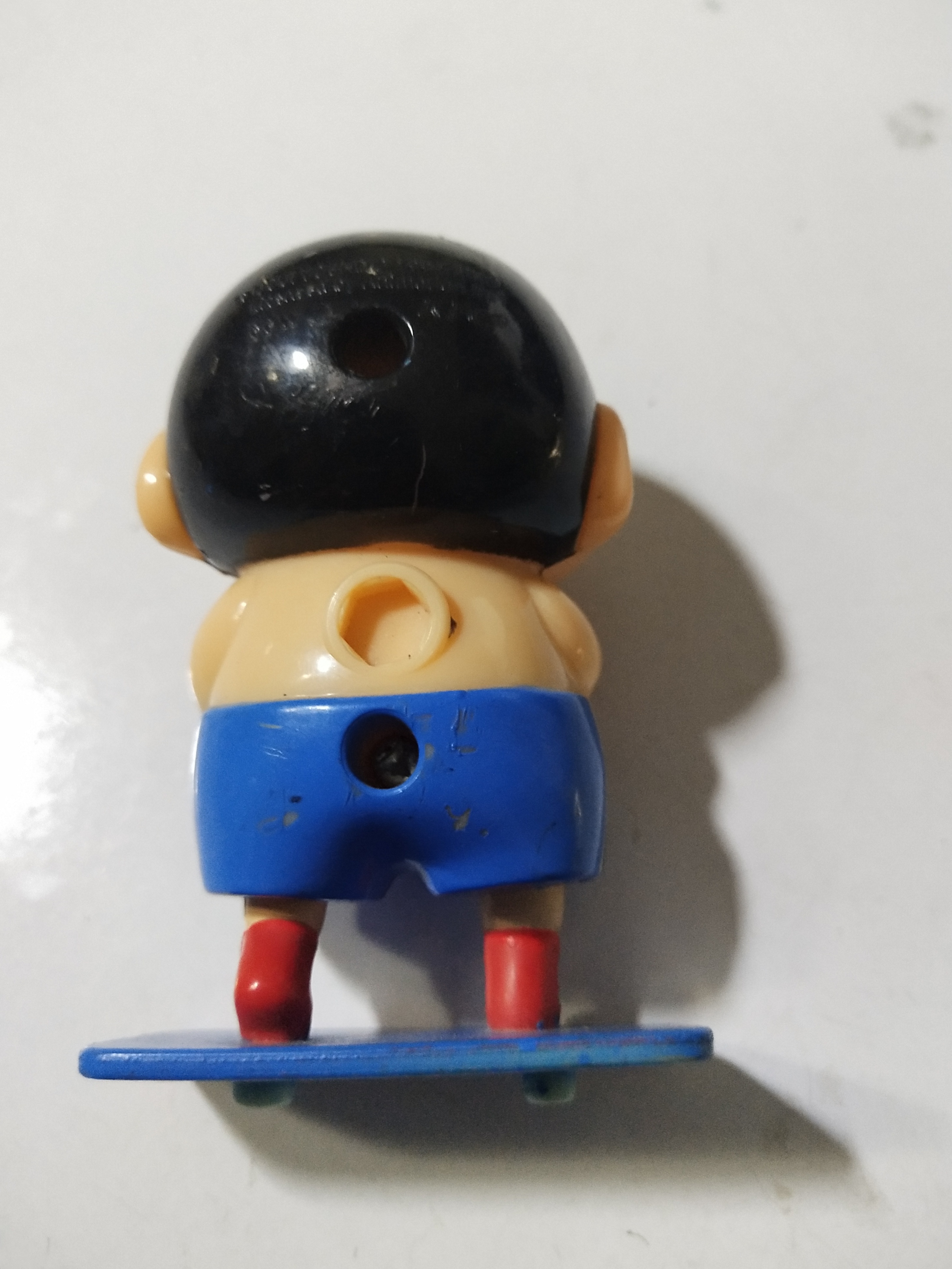 พรีเมี่ยมแถม จาก KFC **มีตำหนิ โปรดดูทุกภาพ,ชินจังต่อยมวย พลาสติก พร้อมฐาน ขนาดประมาณ3นิ้ว