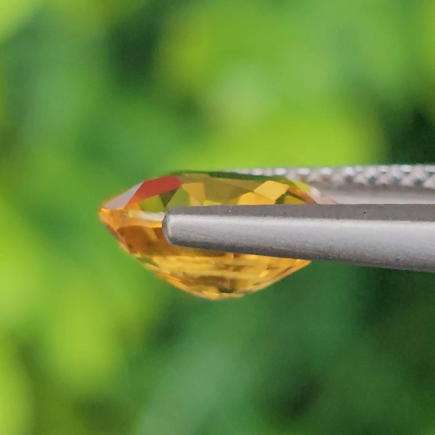 พลอย บุษราคัม yellow sapphire 2.33 กะรัต (Cts.) พลอยแท้ อัญมณีมงคลประจําวันเกิด เครื่องประดับพลอย