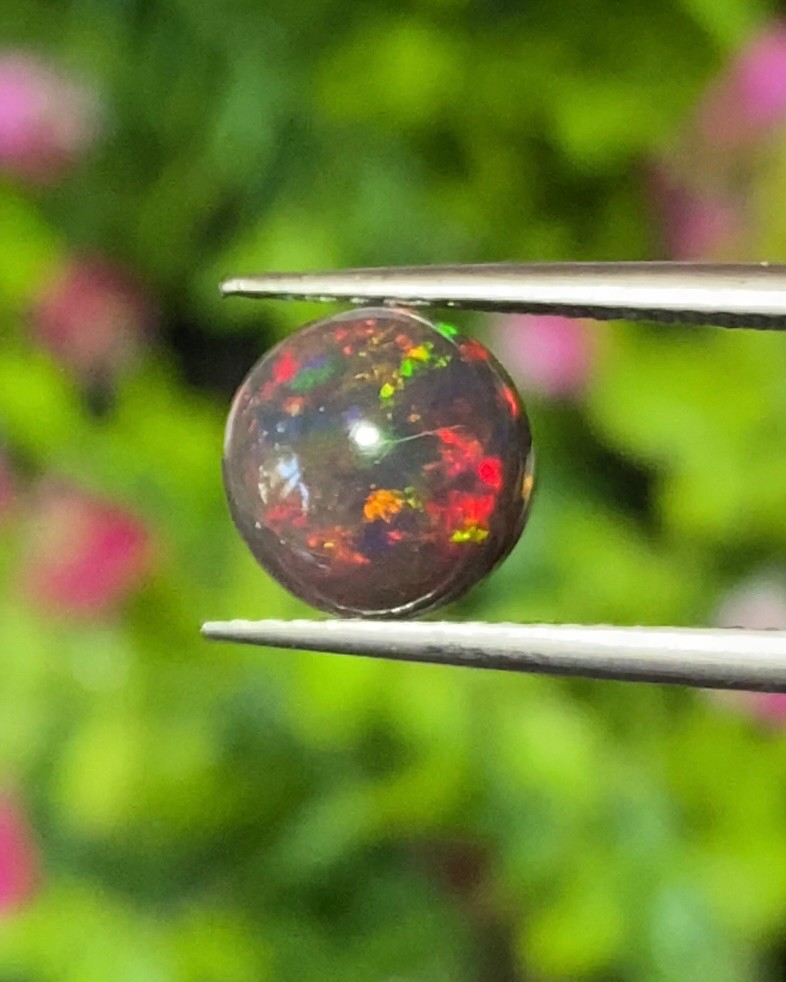 พลอย แบล็ก โอปอล Black Opal 1.95 กะรัต (Cts.) พลอยแท้ อัญมณีมงคลประจําวันเกิด เครื่องประดับพลอย