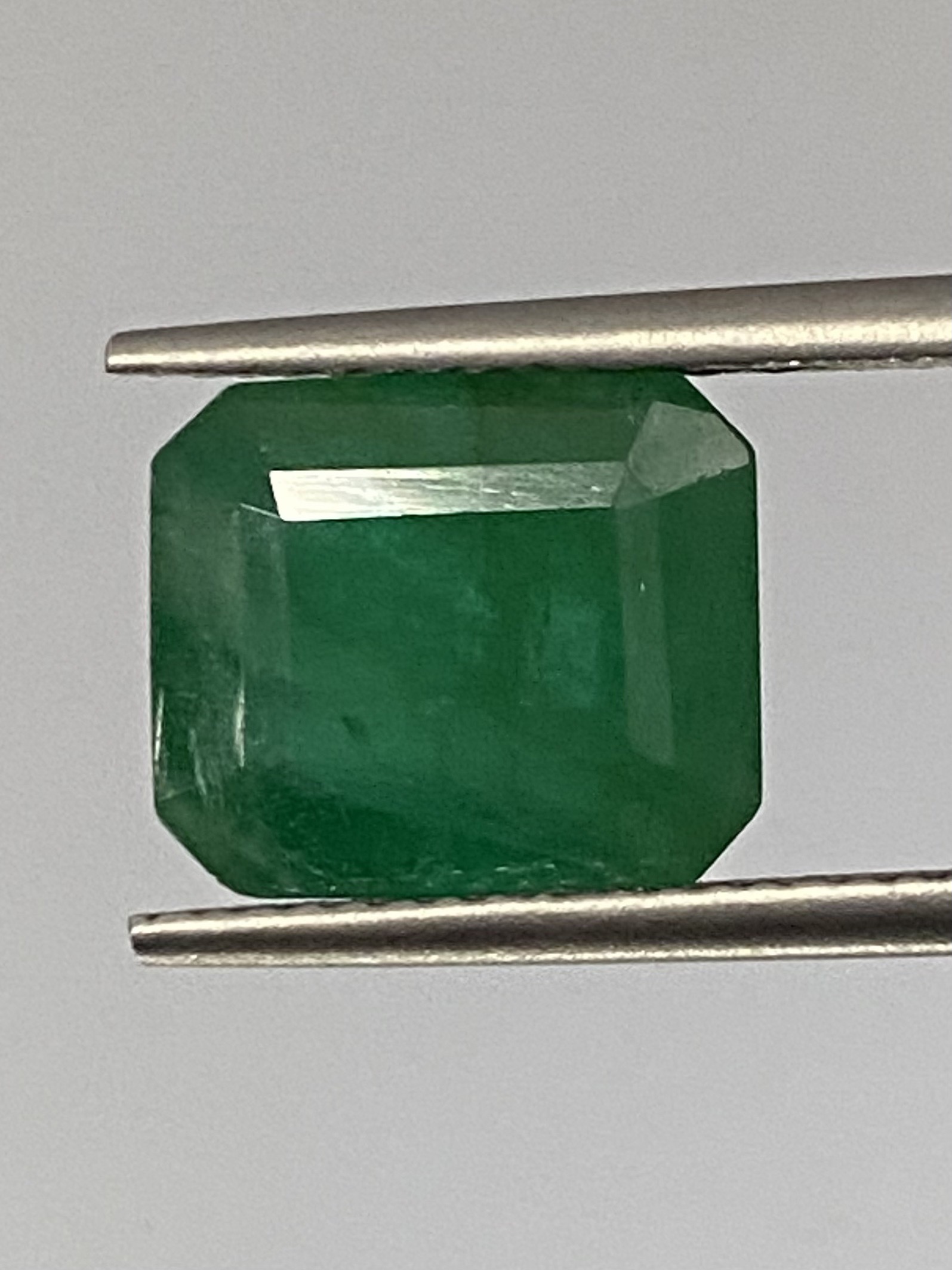 พลอย มรกต Natural Emerald แซมเบีย 4.59 กะรัต (Cts.) พร้อมใบเซอร์ พลอยแท้ อัญมณีมงคลประจําวันเกิด เครื่องประดับพลอย