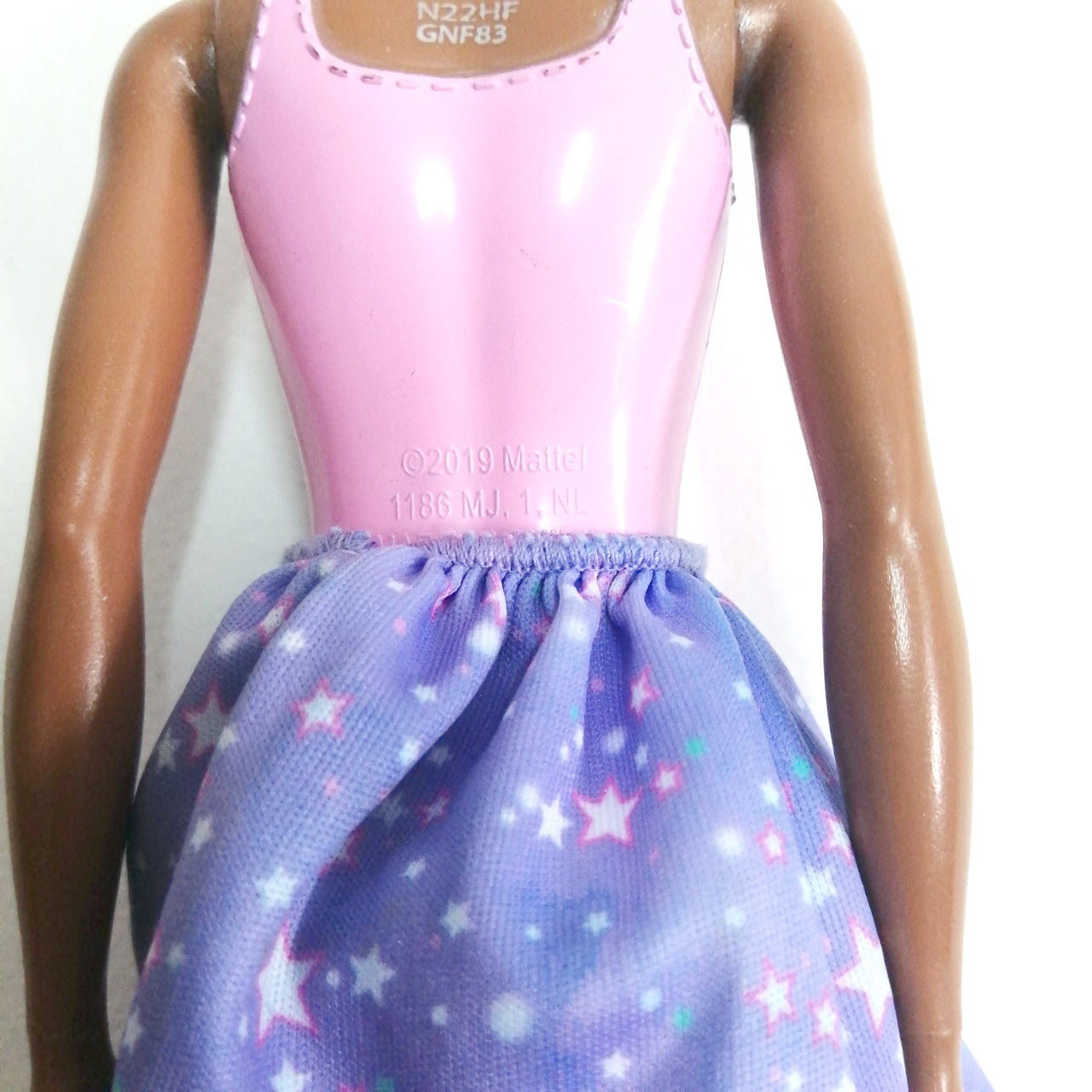 ตุ๊กตาบาร์บี้ รุ่น Cover and Reveal เป็นตุ๊กตารุ่นเซอร์ไพรส์ จาก แมทเทล