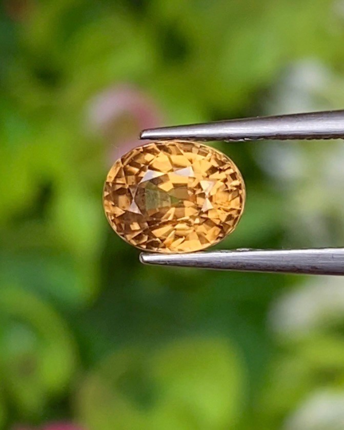 พลอย เพทาย (Zircon) 1.52 กะรัต (Cts.) พลอยแท้ อัญมณีมงคลประจําวันเกิด เครื่องประดับพลอย