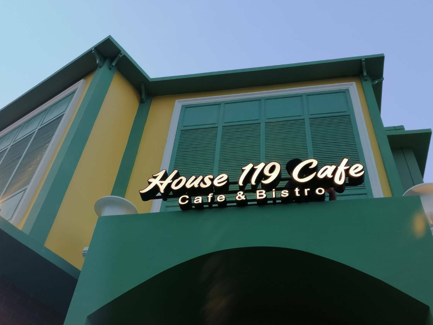 ป้ายอักษรไฟออกหน้า ร้านกาแฟ House 119 Cafe
